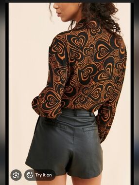 Lisa Says Gah Bailey Heart Print Button Down